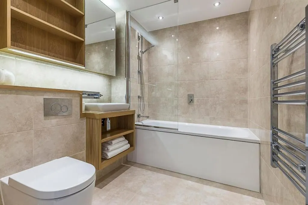 Spacious Flat In London - 5 Mins Walk To Excel Apartment