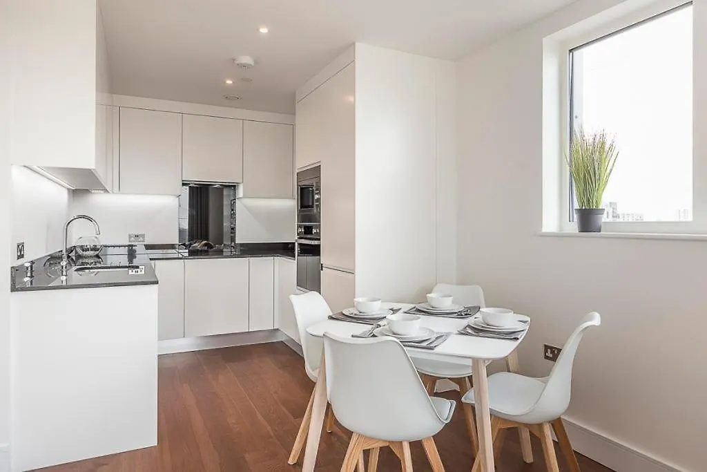 Spacious Flat In London - 5 Mins Walk To Excel 0*,  United Kingdom