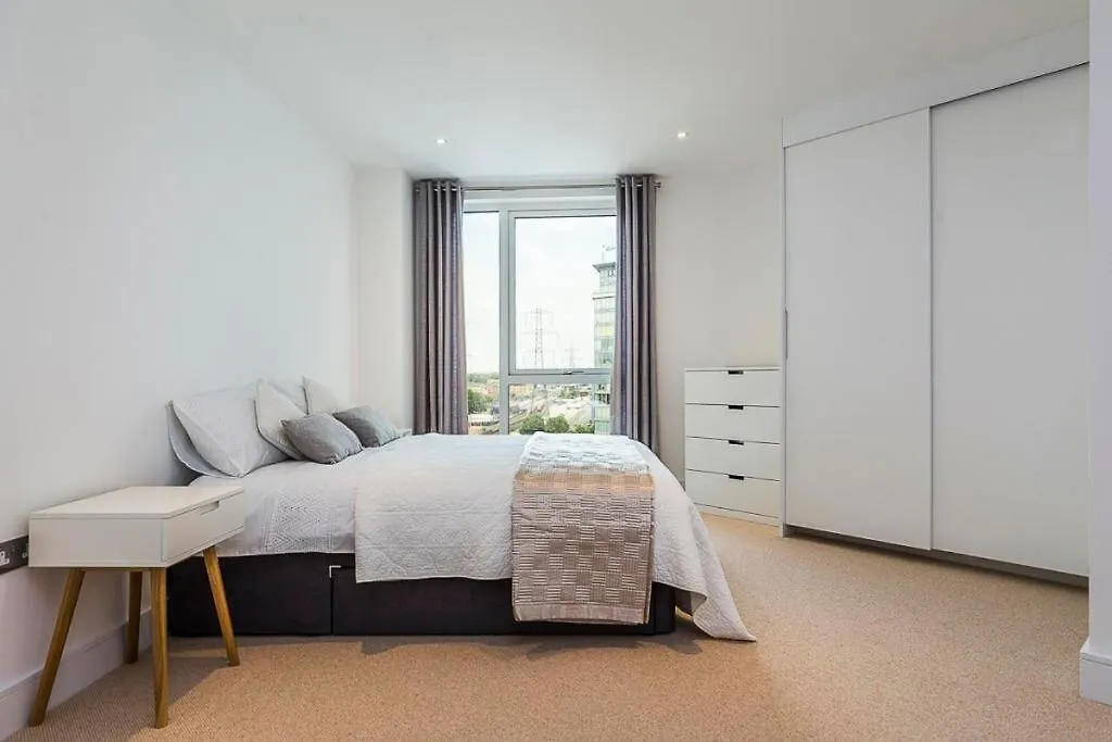 Apartment Spacious Flat In London - 5 Mins Walk To Excel